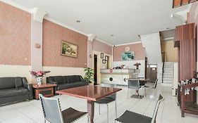 Oyo 93046 Hotel Fortuna Parepare
