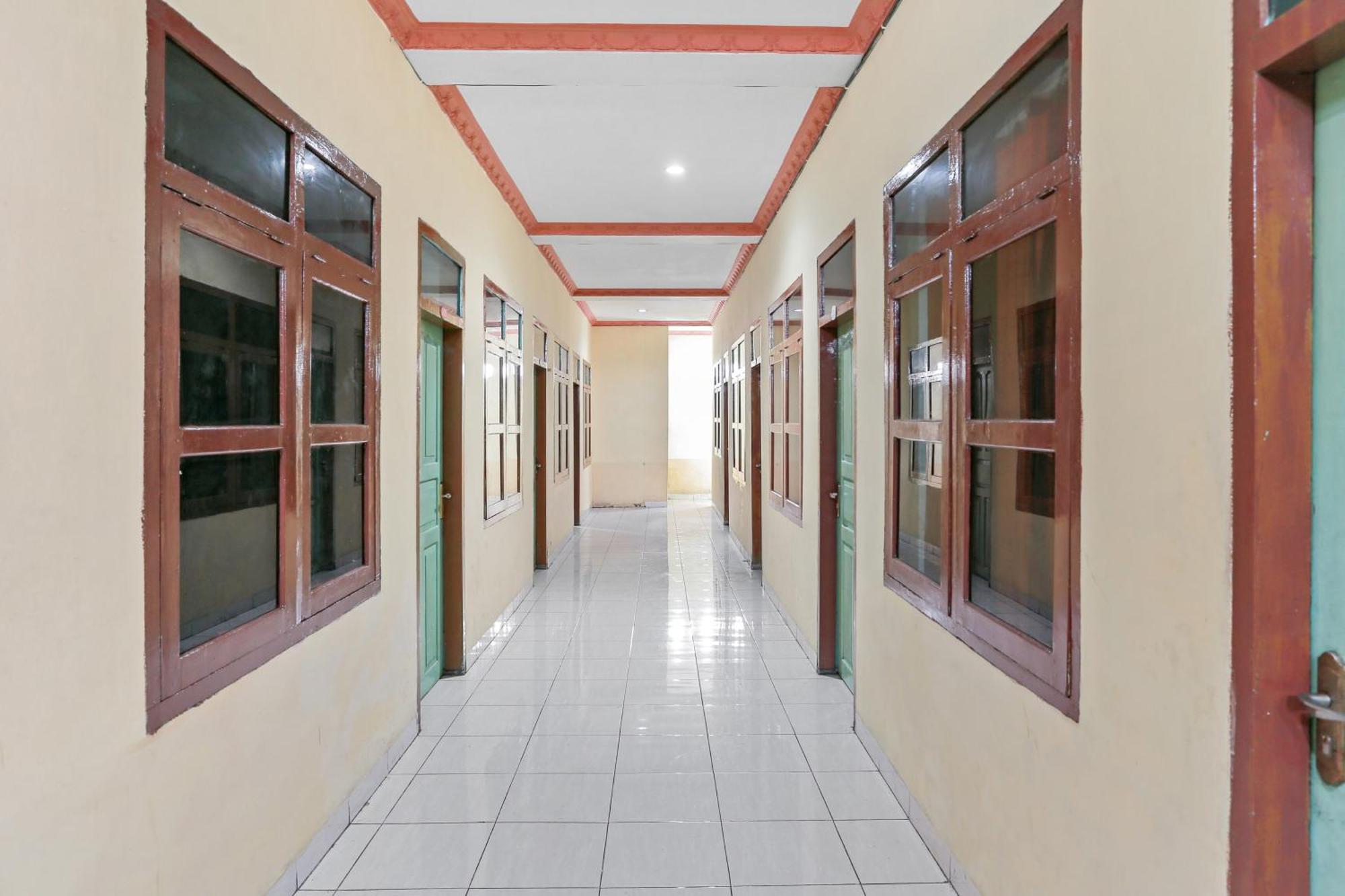 Oyo 93046 Hotel Fortuna Parepare Bagian luar foto