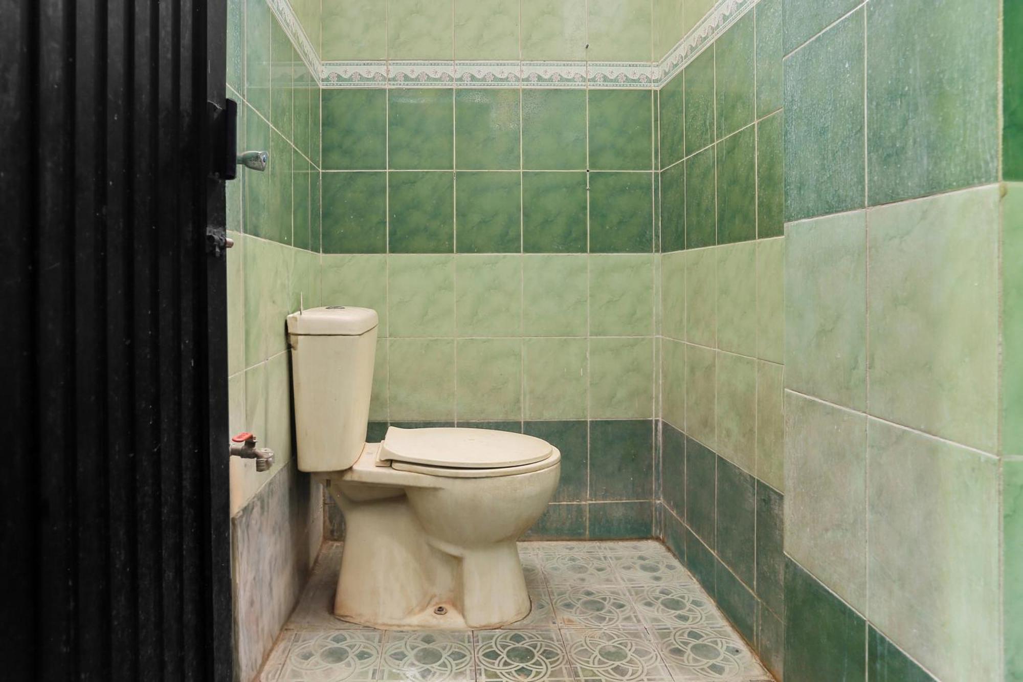 Oyo 93046 Hotel Fortuna Parepare Bagian luar foto