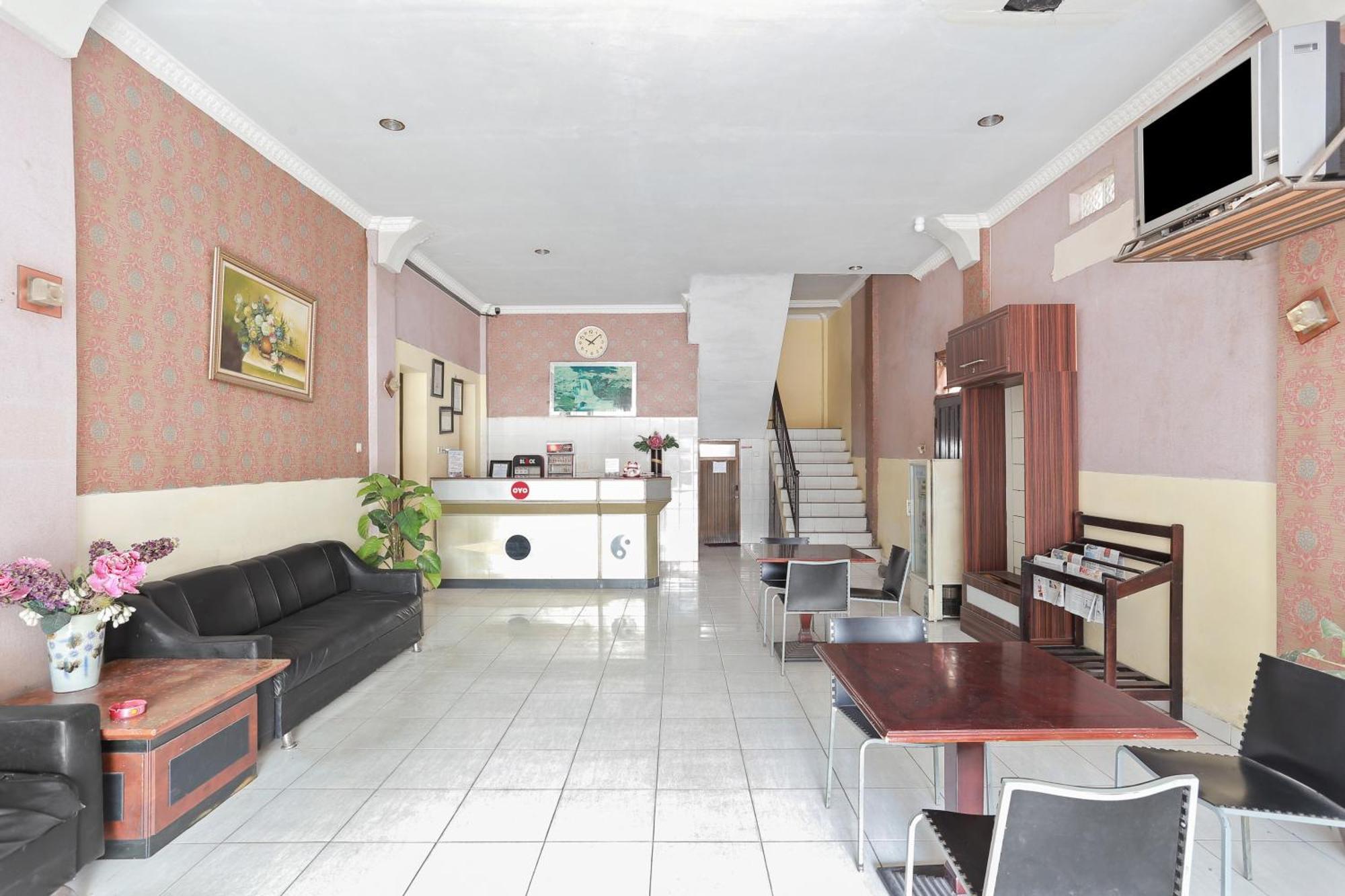 Oyo 93046 Hotel Fortuna Parepare Bagian luar foto