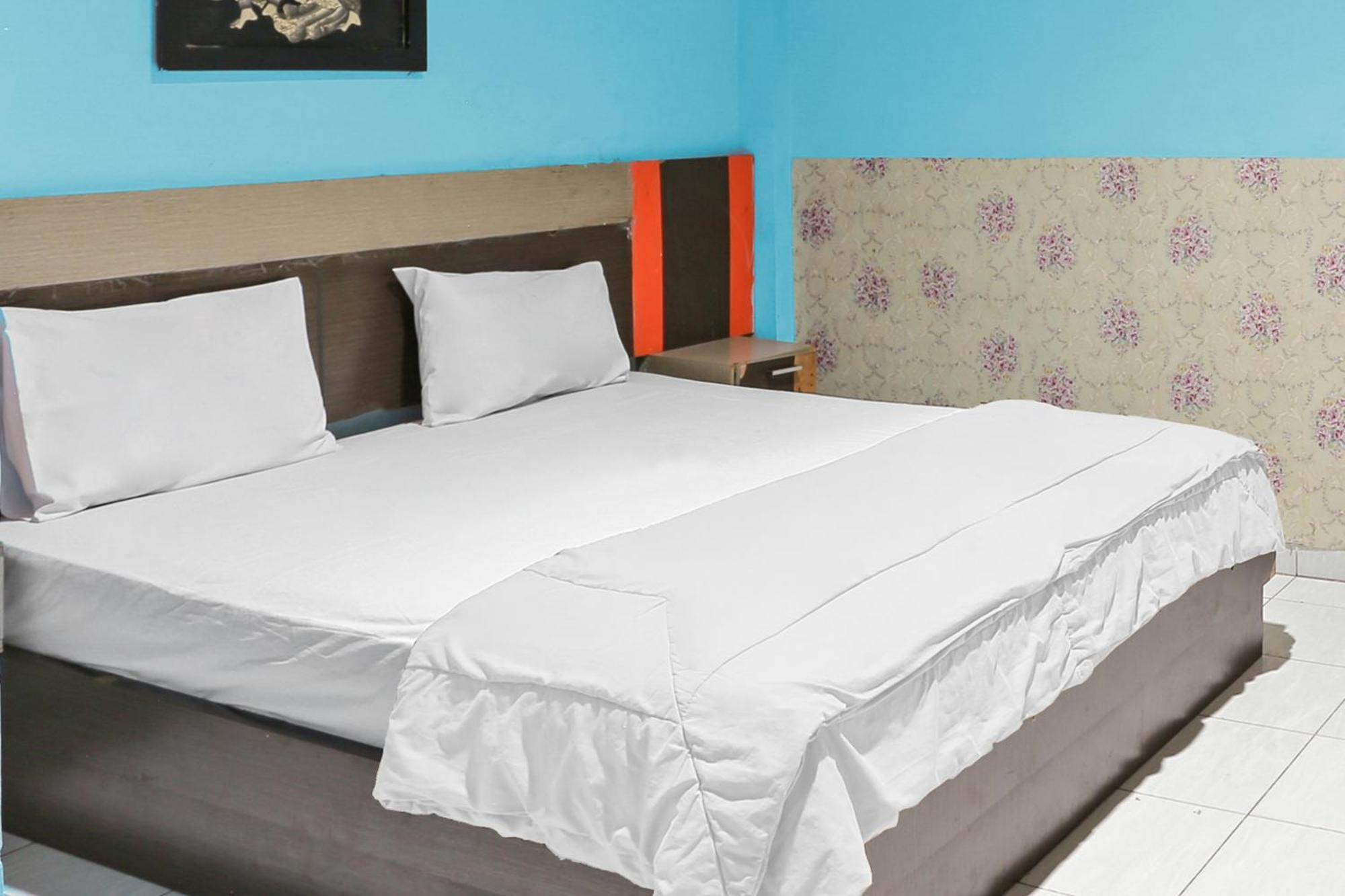 Oyo 93046 Hotel Fortuna Parepare Bagian luar foto