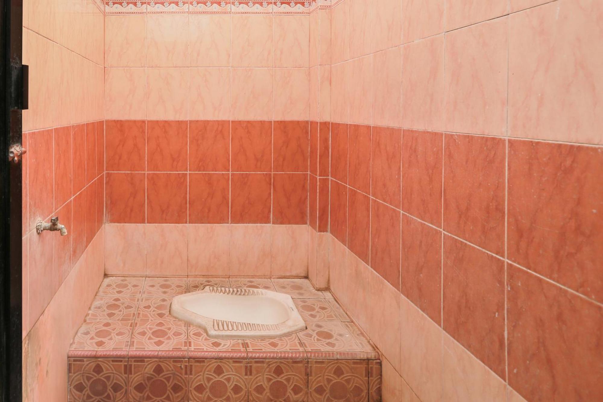 Oyo 93046 Hotel Fortuna Parepare Bagian luar foto