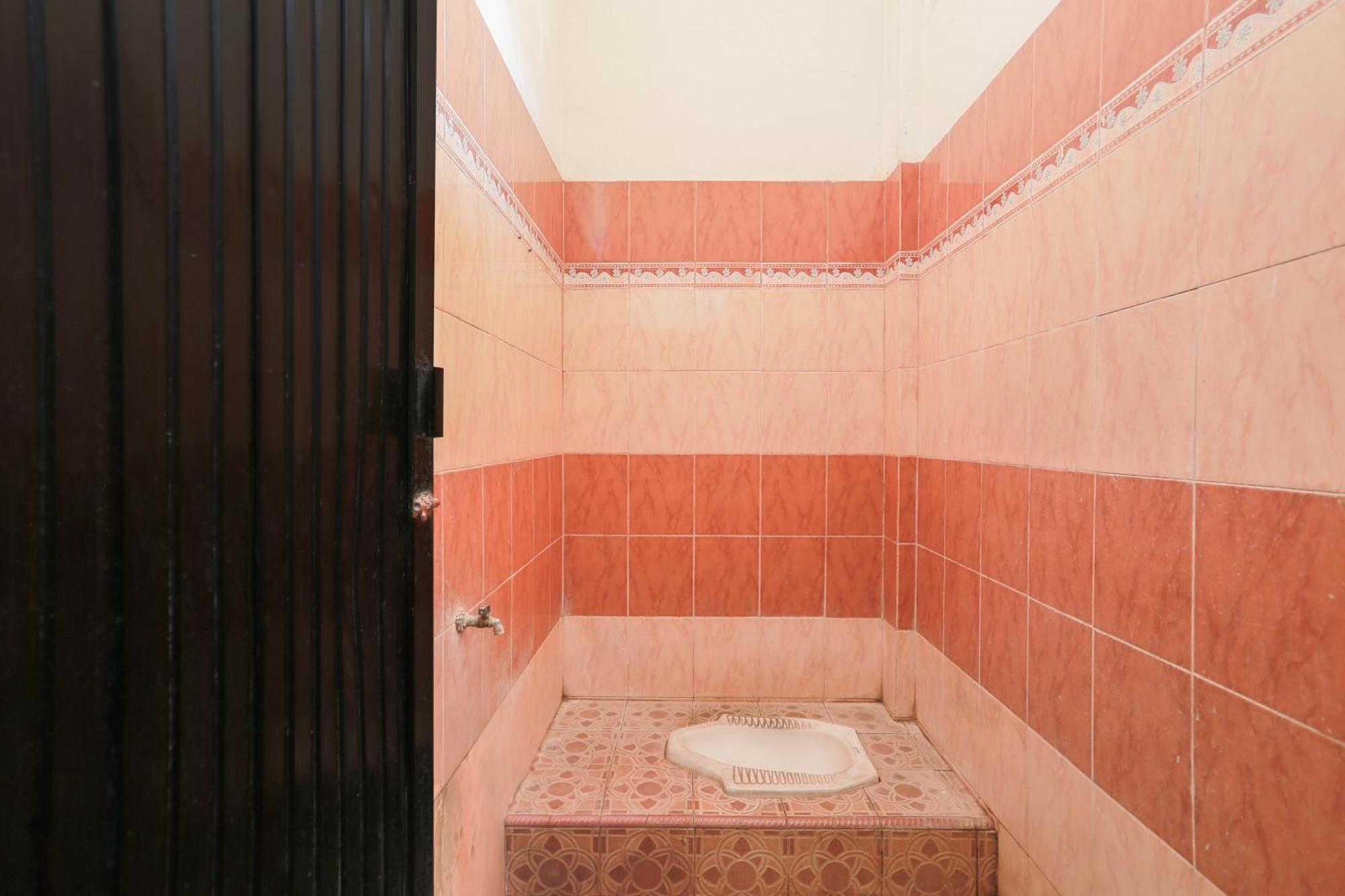 Oyo 93046 Hotel Fortuna Parepare Bagian luar foto