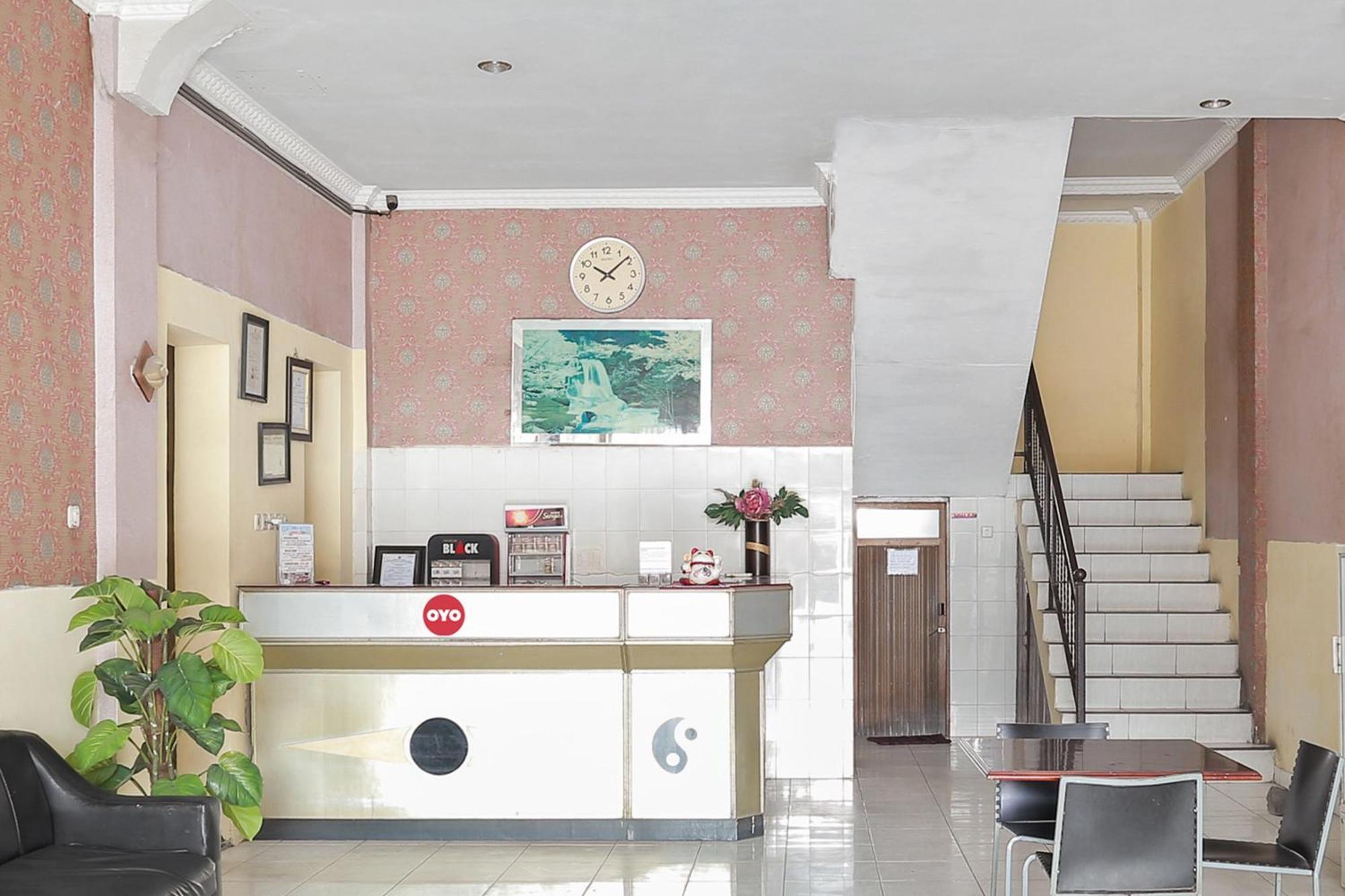 Oyo 93046 Hotel Fortuna Parepare Bagian luar foto