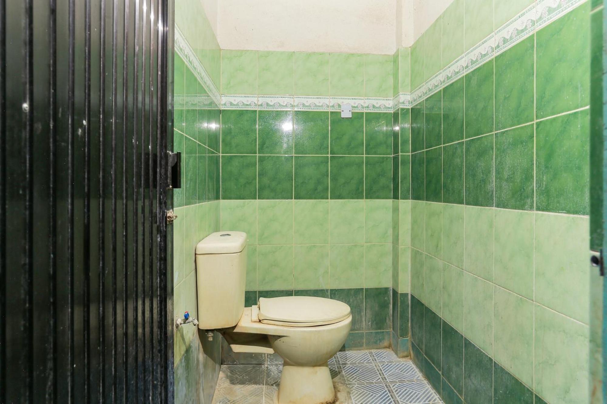 Oyo 93046 Hotel Fortuna Parepare Bagian luar foto